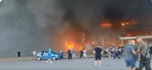 قصف روسي يثير الهلع في أحد مولات أوكرانيا
