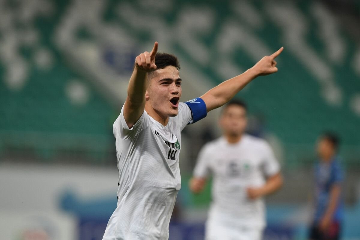 لاعب أوزبكستان يعلق على مواجهة الأخضر
