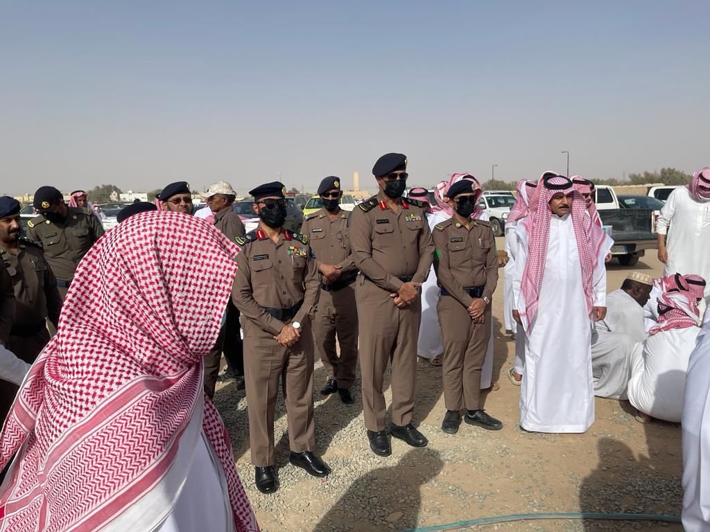 مدير مدني الرياض ينقل تعازي وزير الداخلية لذوي الشهيد الحارثي