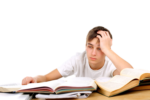 علامات تدل على معاناة الطلاب من الضغط النفسي خلال الاختبارات - المواطن