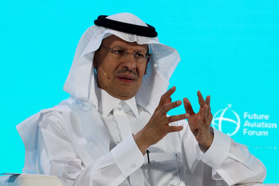 عبدالعزيز بن سلمان : توقفوا عن النفاق من أجل دعم فقراء الطاقة