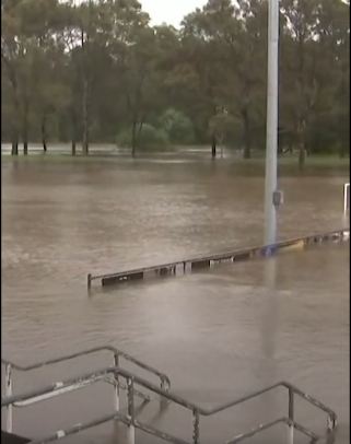 شاهد.. فيضانات عارمة تغرق شوارع سيدني الأسترالية