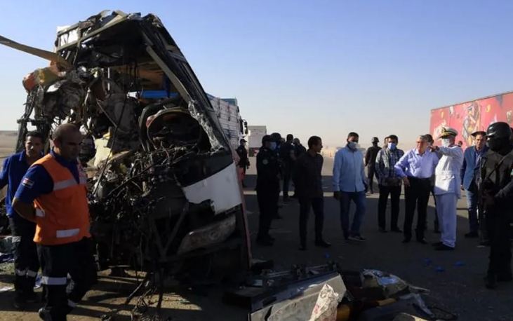 حادث تصادم مروع في مصر يوقع 22 قتيلاً