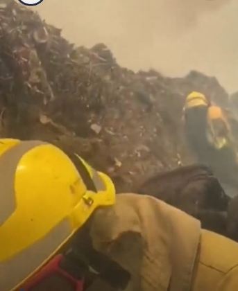 شاهد.. نيران حرائق إسبانيا تحاصر رجال الإطفاء - المواطن