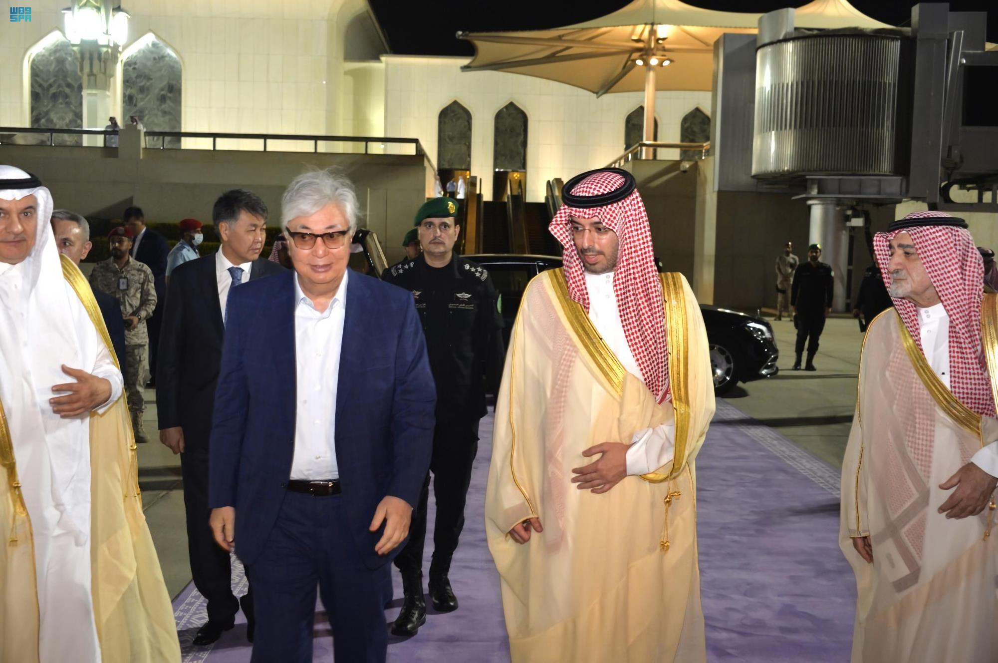 رئيس جمهورية كازاخستان يغادر جدة