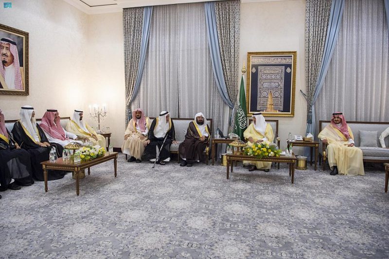 نيابة عن الملك سلمان.. أمير مكة يسلم كسوة الكعبة لكبير سدنة بيت الله الحرام - المواطن