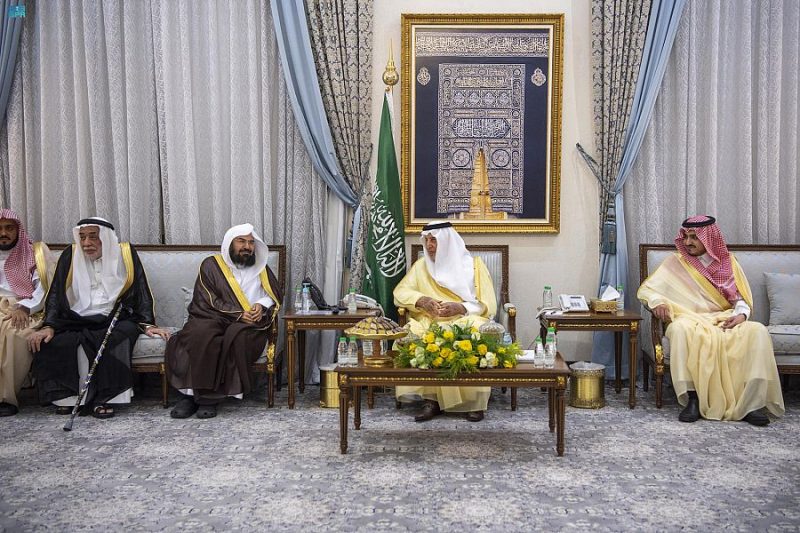نيابة عن الملك سلمان.. أمير مكة يسلم كسوة الكعبة لكبير سدنة بيت الله الحرام - المواطن