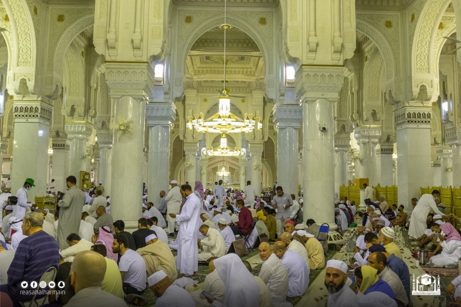 شؤون الحرمين تمنح 200 تصريح لأصحاب سفر إفطار الصائمين بالمسجد الحرام