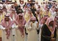 أمير الرياض يؤدي صلاة الميت على الأمير تركي بن سعود - المواطن