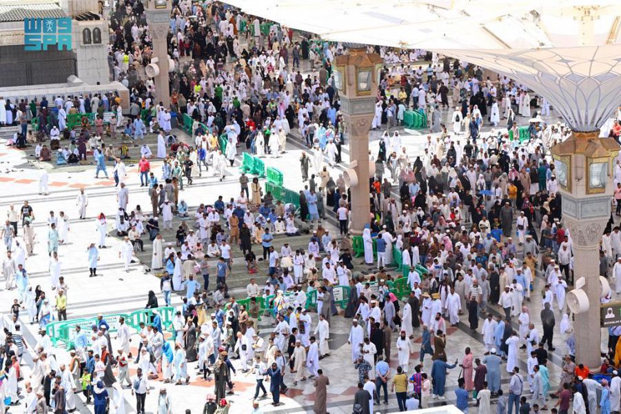 8 ملايين زائر بالمسجد النبوي يؤدون الشعائر بكل سهولة ويسر