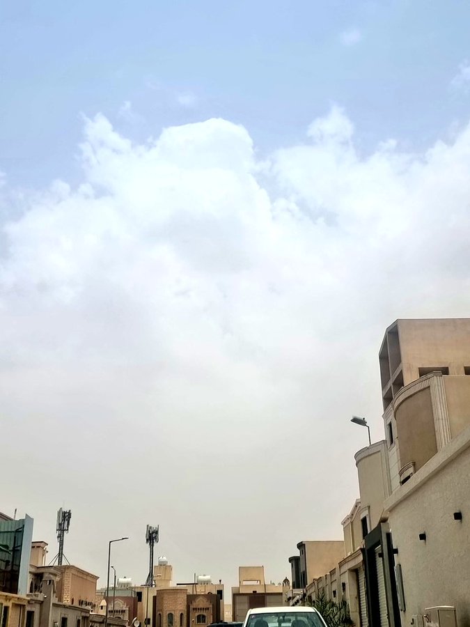 طقس الرياض .. أمطار خفيفة ورياح نشطة وسحب ممطرة