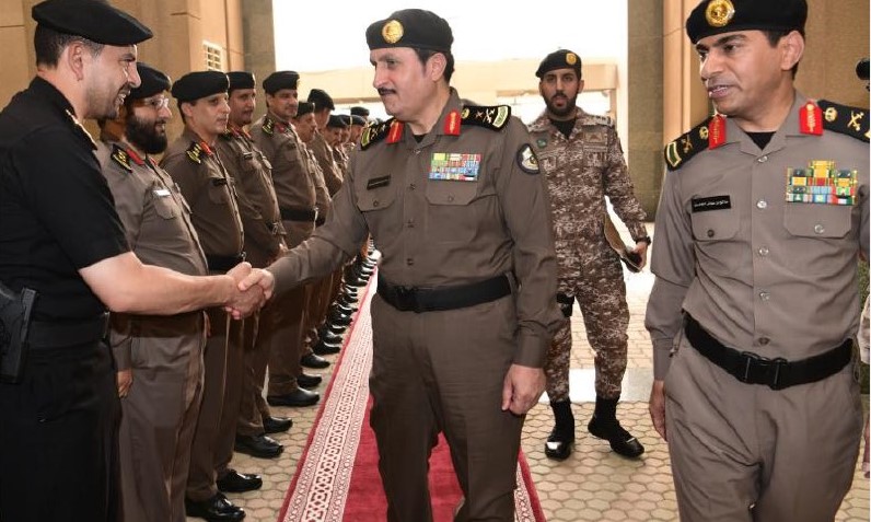 مدير الأمن العام يتفقد شرطة مكة المكرمة