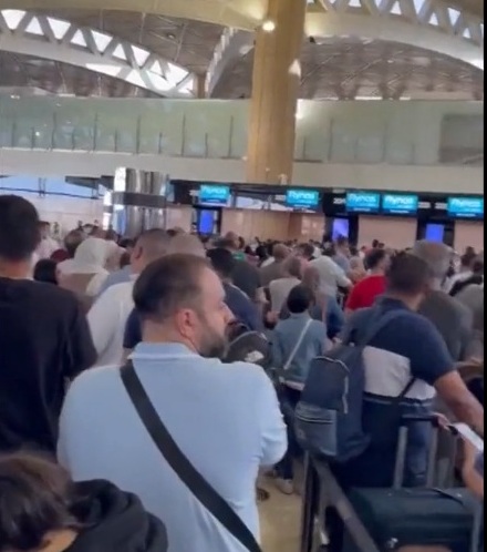 تكدس مطار الملك خالد يعيد للأذهان أزمة مطار جدة وتساؤلات عن نتائج لجنة التحقيق - المواطن