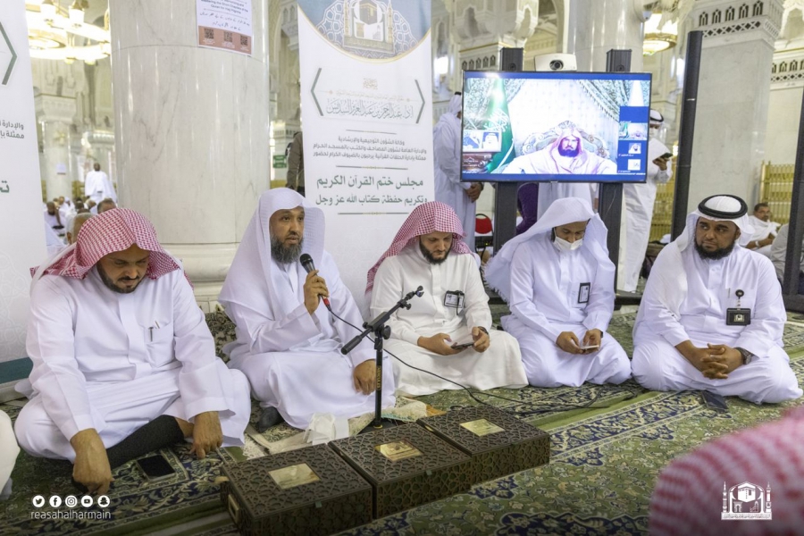 تخريج أول 3 طلاب من برنامج الحلقات القرآنية بالمسجد الحرام
