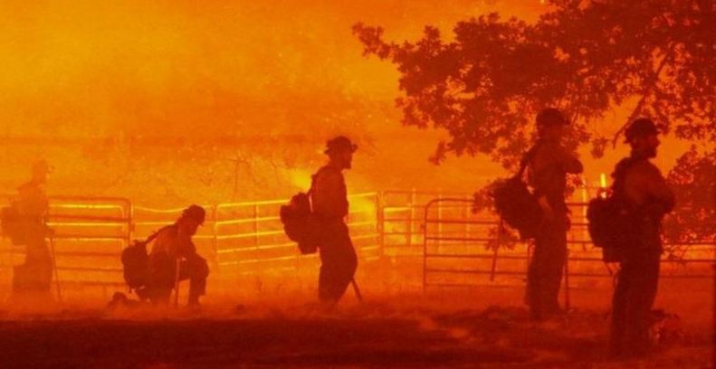 إعلان حالة الطوارئ في كاليفورنيا بعد نشوب حريق غابات هائل