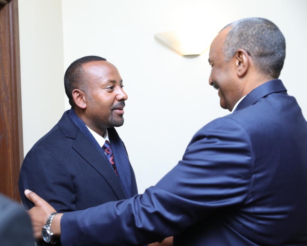 البرهان يتراجع : طي صفحة الخلاف بين السودان وإثيوبيا