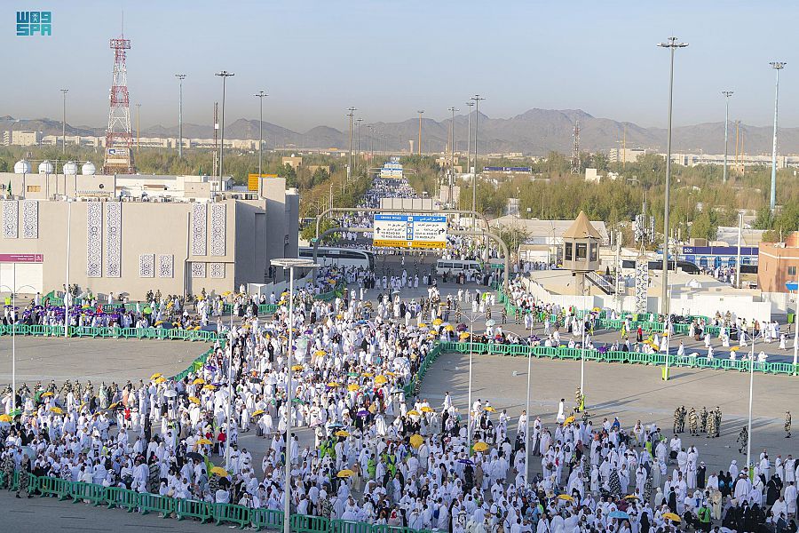 تفويج الحجاج إلى مشعر عرفة في الـ 8 مساءً