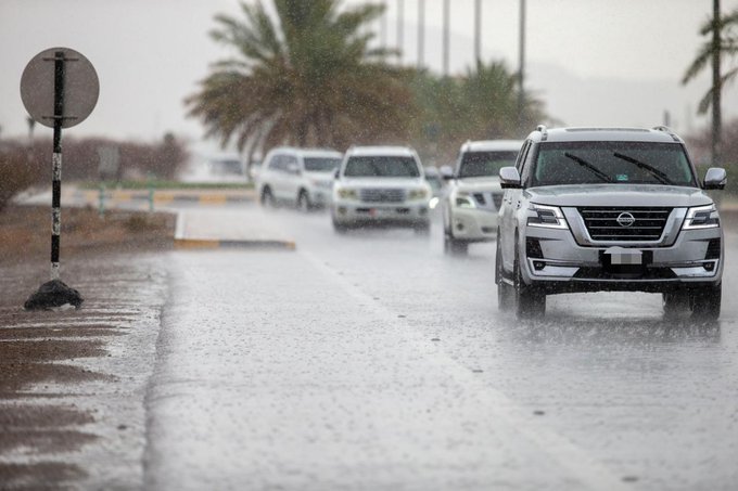 أمطار على عسير وأتربة على “الشرقية” حتى منتصف الليل