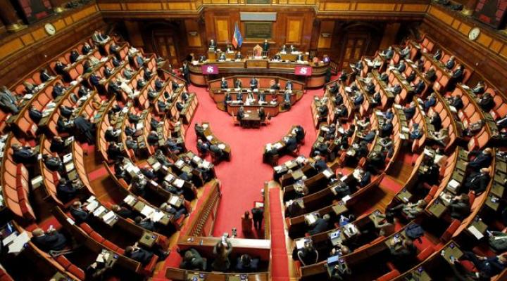 بلومبرغ إيطاليا في فوضى سياسية بعد استقالة رئيس الوزراء  (1)