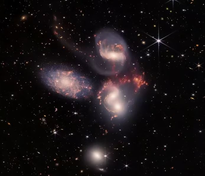 تلسكوب جيمس ويب يكتشف أقدم مجرة ​​في الكون - المواطن
