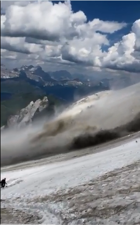 انهيار ثلجي يقتل 6 في جبال الألب ولقطات توثق الحادث