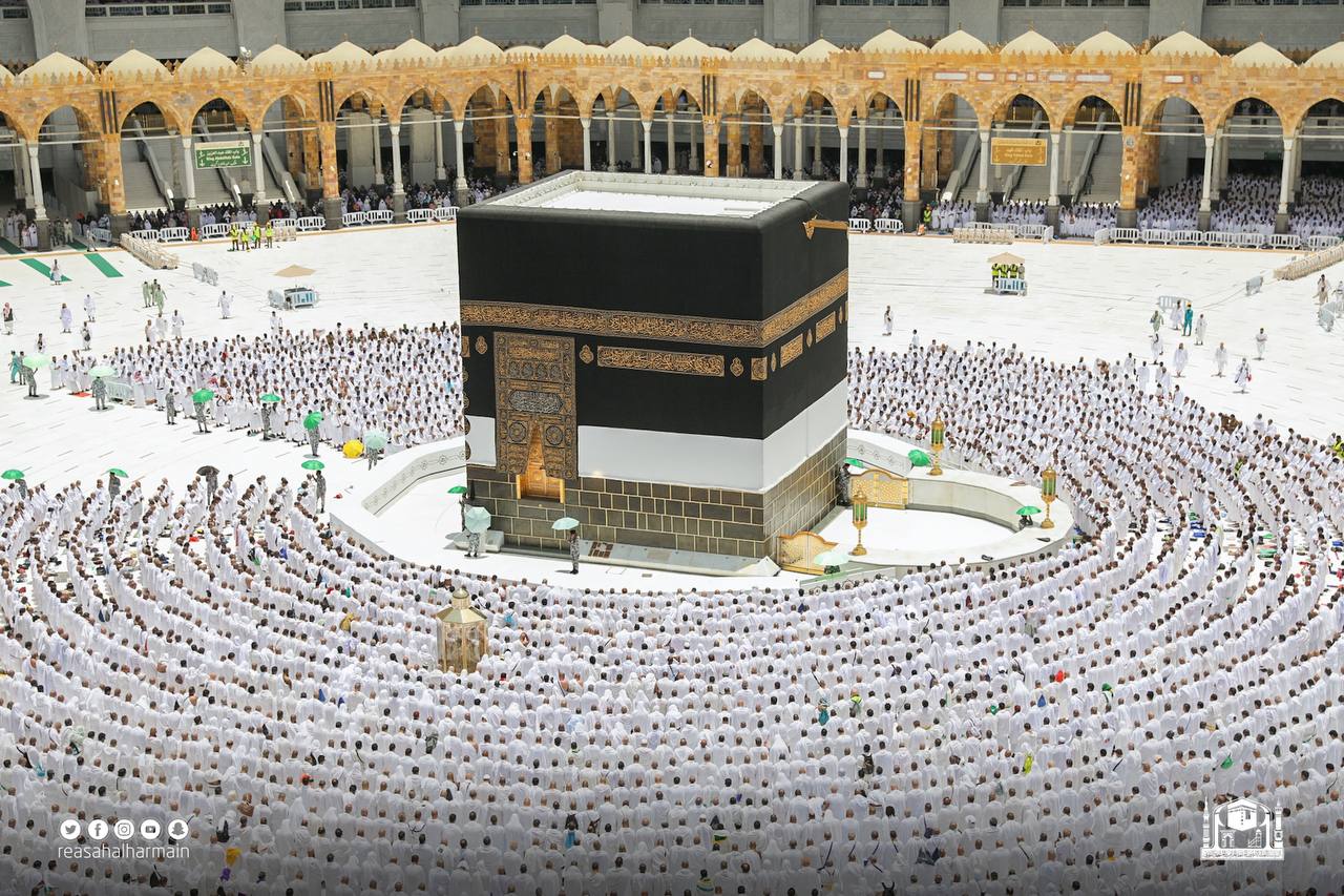 تطهير وتعقيم المسجد الحرام 12 مرة يوميًّا