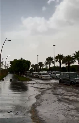 أجواء خميس مشيط .. أمطار ربيعية وأتربة