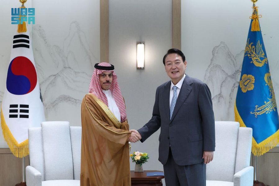 وزير الخارجية يبحث التعاون مع رئيس كوريا في سيئول 