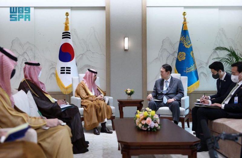وزير الخارجية يبحث التعاون مع رئيس كوريا في سيئول  - المواطن