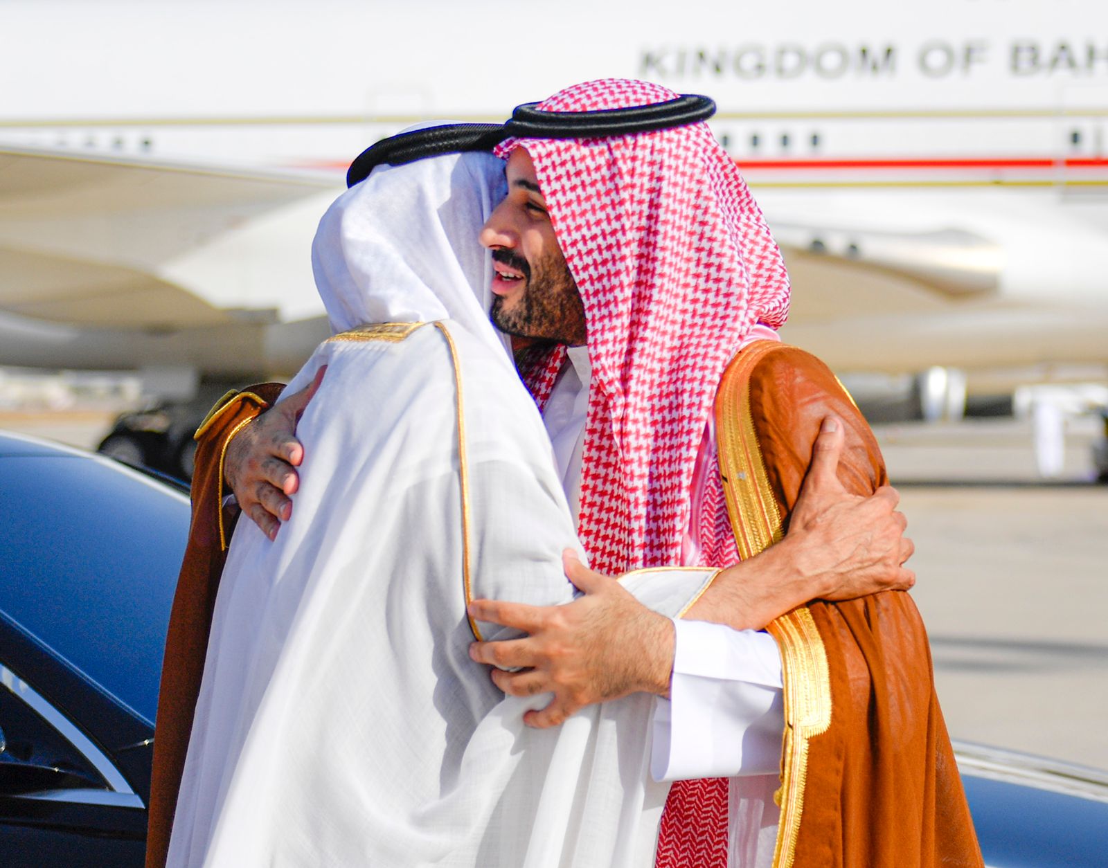 محمد بن سلمان في مقدمة مودعي رئيس الإمارات لدى مغادرته جدة