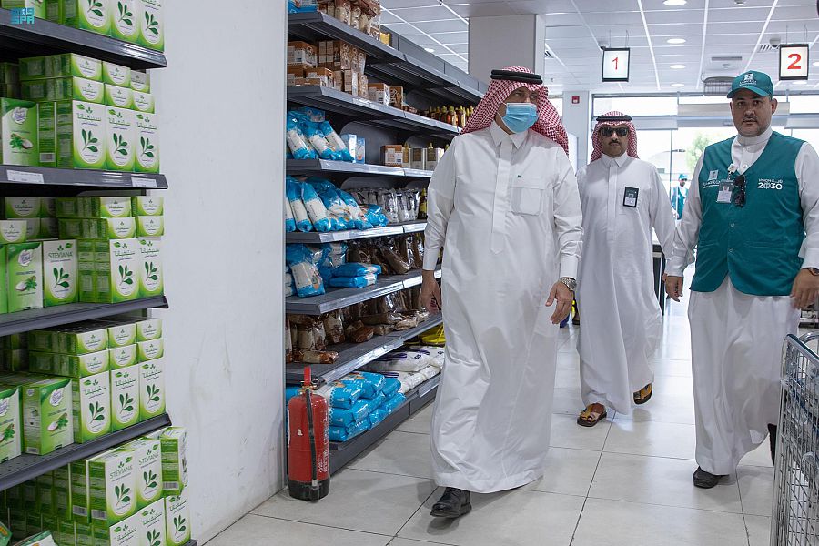 وزير التجارة يقف على جاهزية الأسواق في مكة لاستقبال الحجاج