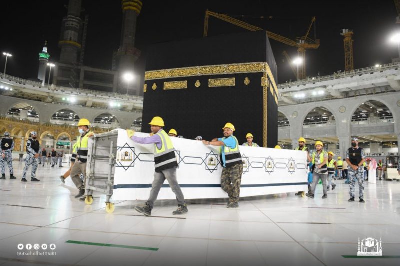 لقطات لـ الكعبة المشرفة خلال إزالة الحواجز المحيطة بها - المواطن