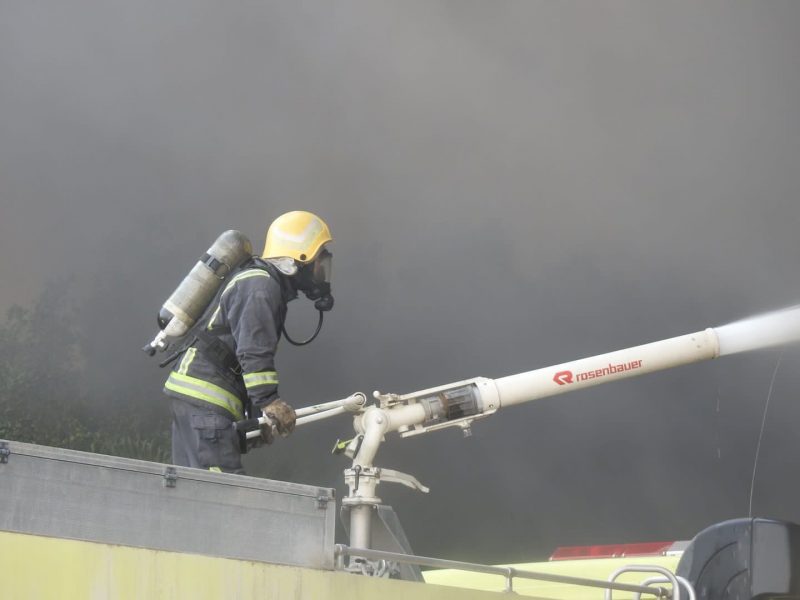 مدني الرياض يخمد حريقًا في الصناعية الثانية - المواطن