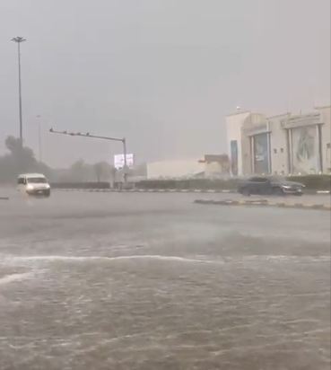 شاهد.. أمطار رعدية غزيرة على مكة المكرمة
