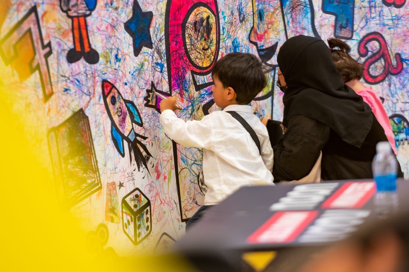 مهرجان العودة إلى الرياض يتيح للأطفال التواصل مع الفنون التشكيلية وتأملها