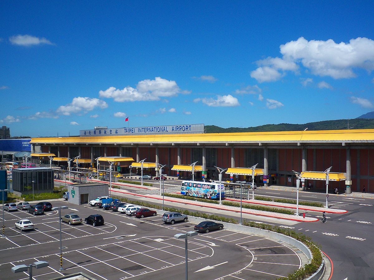 مطار تايبيه بتايوان يتلقى تهديدات بوجود قنابل قبل زيارة بيلوسي