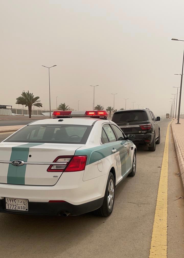 ضبط قائد مركبة تعمد الاصطدام بسيارات أثناء محاولته الهرب في الرياض