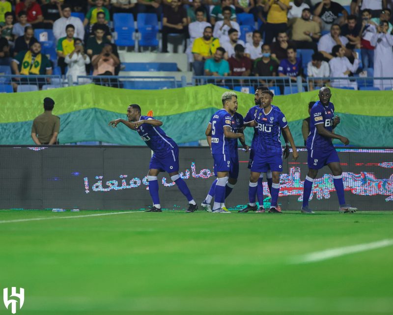 إيغالو - الهلال والخليج