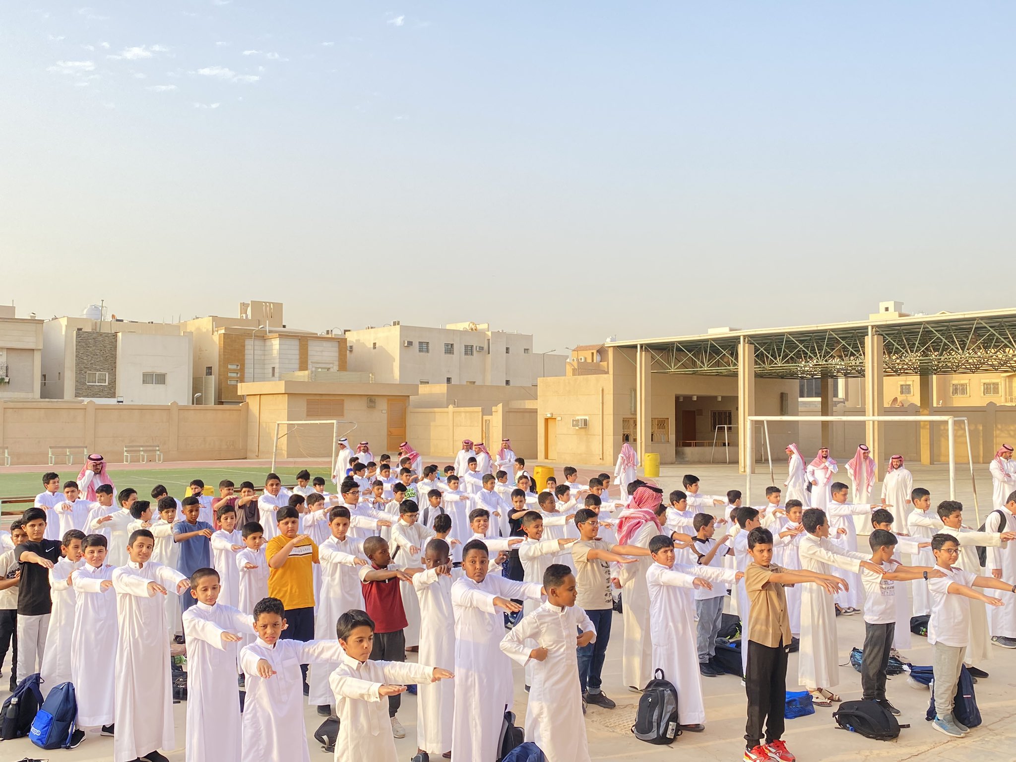 للمدرسة مشتاقين.. التعليم تحتفي بعودة الطلبة لفصولهم الدراسية