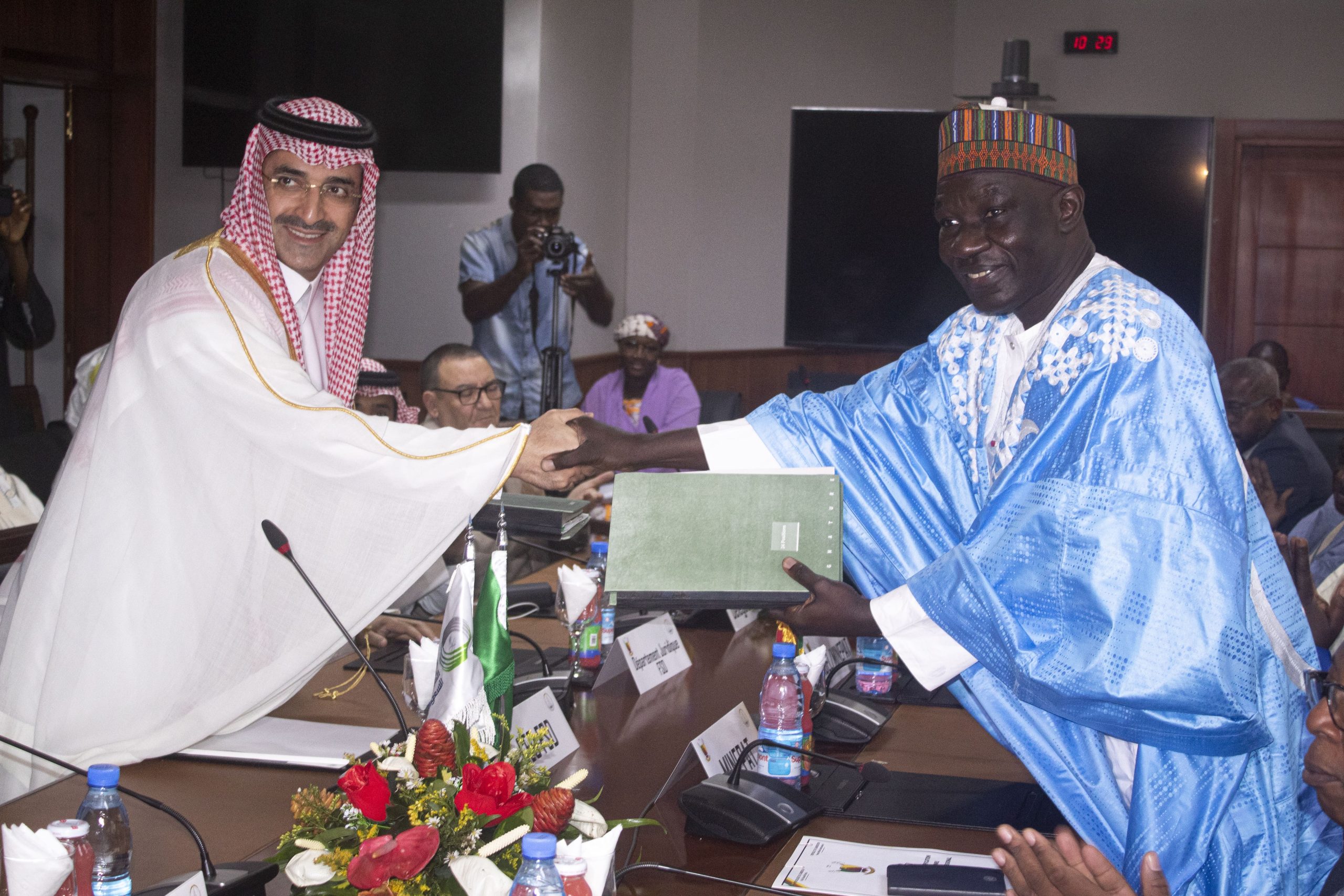 الصندوق السعودي للتنمية يوقع اتفاقية لتمويل مشروع صحي في الكاميرون