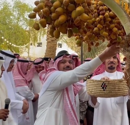 شاهد.. أمير القصيم يدشن مبادرة خراف النخيل لدعم وتمكين الشباب