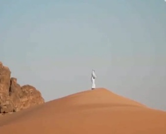بالفيديو.. متطوع يروي قصة إنقاذه عشرات التائهين في الصحراء