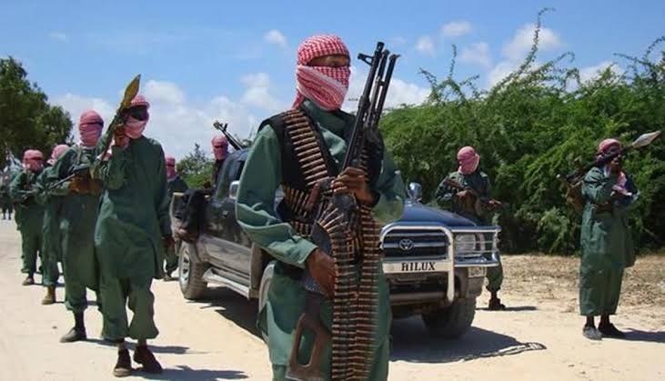 بعد إطلاق نار.. حركة الشباب الصومالية تسيطر على فندق بالعاصمة مقديشو