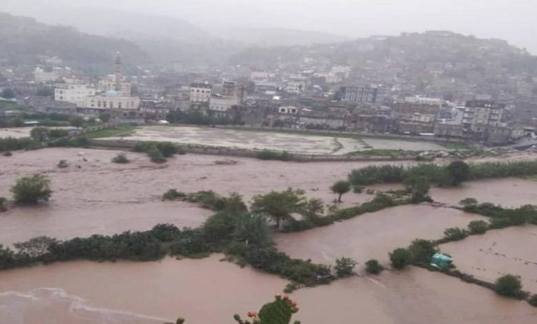 وفاة مسنة وتشريد أكثر من 650 أسرة بسبب فيضانات اليمن