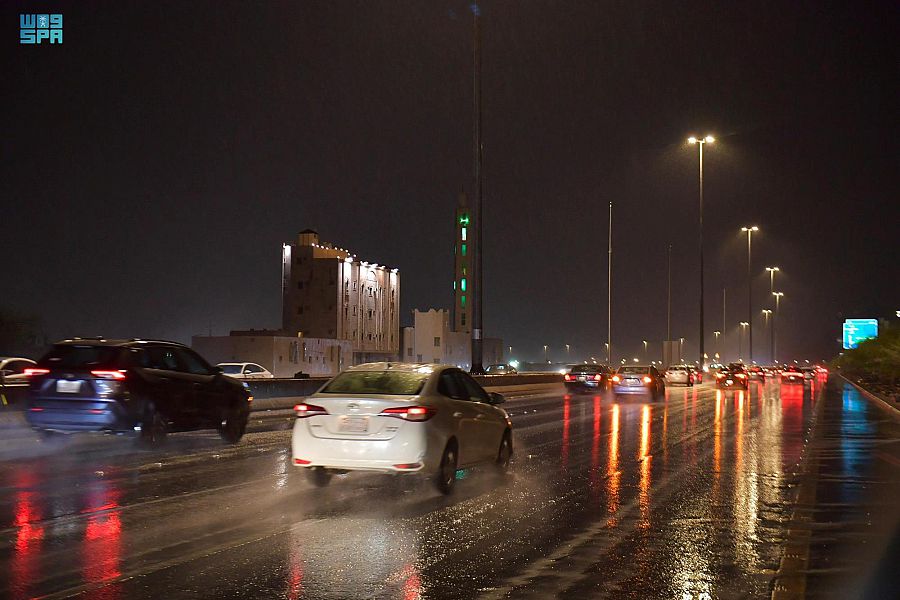 أمطار رعدية على مكة وعسير حتى العاشرة مساءً