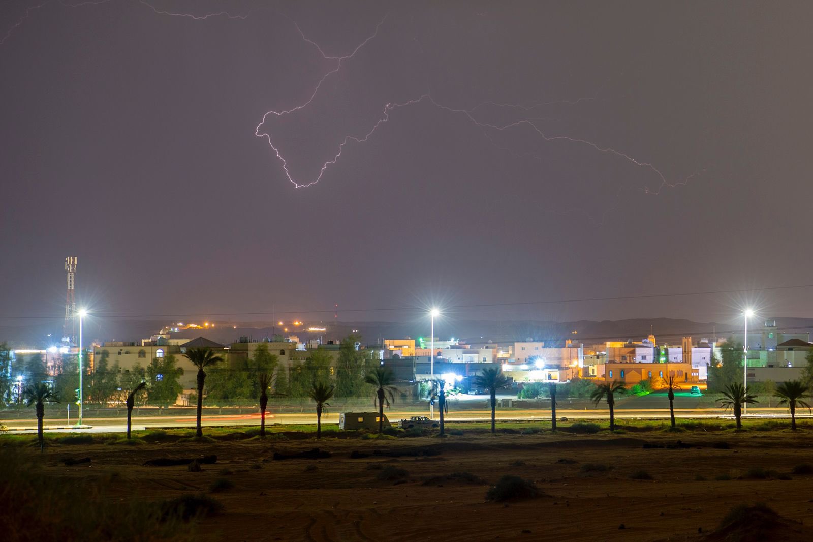 المدني: توخوا الحيطة والحذر من الأمطار الرعدية