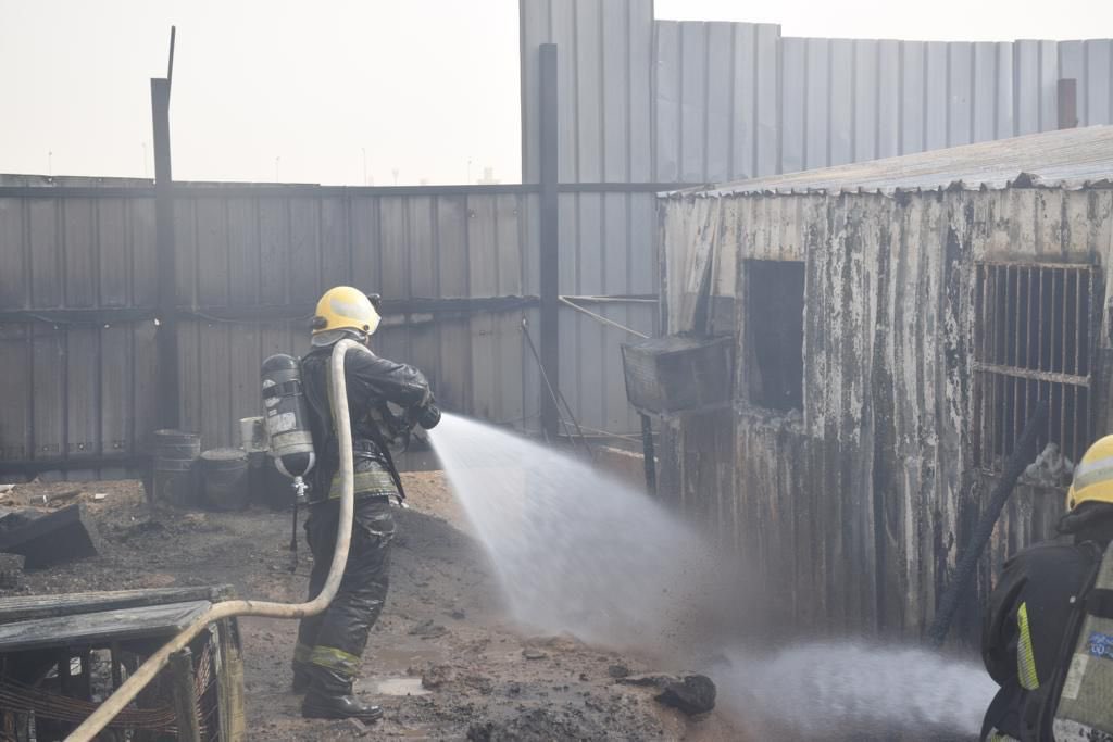 إخماد حريق اندلع في بركسين بحي المحمدية بجدة