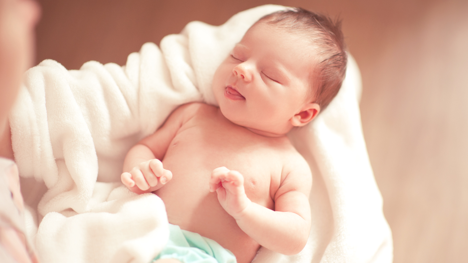 الغذاء والدواء: الاكتفاء بـ الرضاعة الطبيعية خلال الـ 6 أشهر الأولى