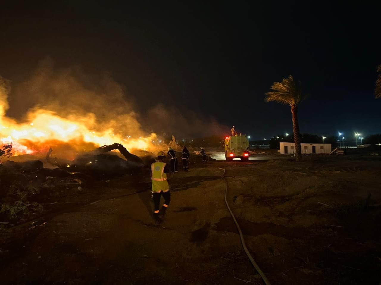 المدني يباشر حريقًا في أشجار بالمدينة المنورة