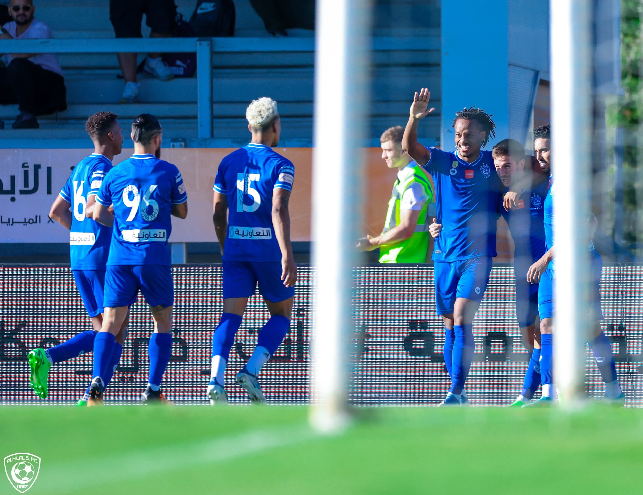 الهلال يتقدم على ألميريا بثنائية بالشوط الأول